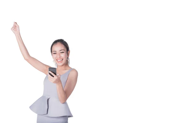 행복 한 아름 다운 아시아 여자 팔을 스마트폰으로 — 스톡 사진