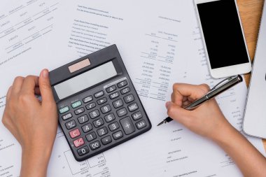 Finansal Kağıt ile çalışma el