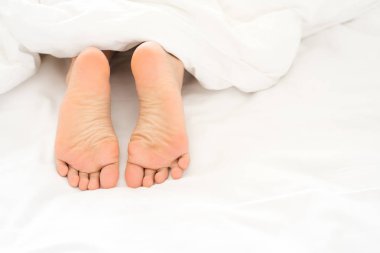  Yatak örtüsü beyaz battaniye ile ayak