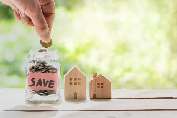 Geld sparen für den Hauskauf. Immobilienkonzept — Stockfoto