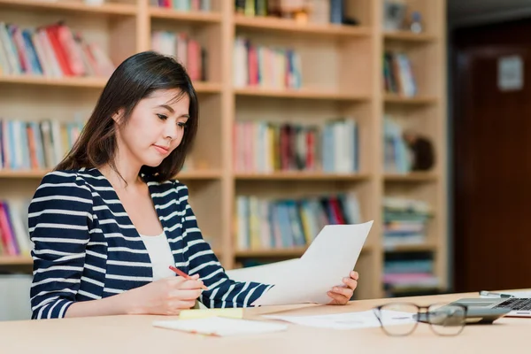 Start Verksamhet Eller Student Asiatisk Kvinna Arbetar Med Laptop Och — Stockfoto