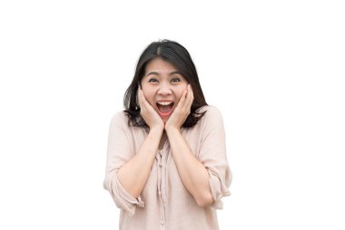 Beyaz arka plan üzerinde izole şaşırmış ve heyecan ifade ile Asyalı kadın