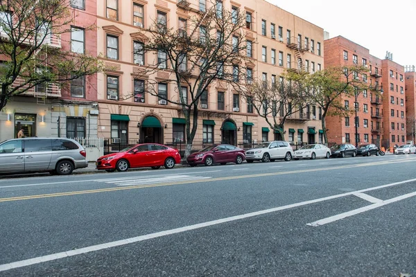 New York'ta binalar ile genel manhattan şehir dışına Batı Yakası sokak — Stok fotoğraf
