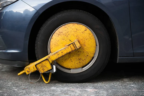 Car Wheel Blocked Wheel Lock Because Illegal Parking Violation — Stock Photo, Image