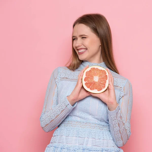 Vrouw Fruit Dieet Gezonde Voeding Eten Concept Meisje Houdt Grapefruit — Stockfoto