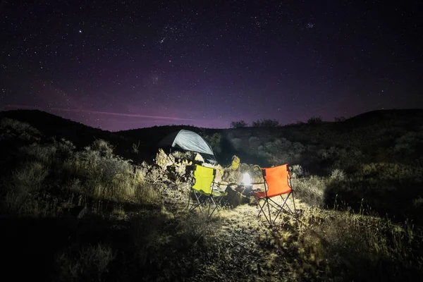 Natt Camping Med Tält Öknen Med Natursköna Natthimlen Med Stjärnor — Stockfoto