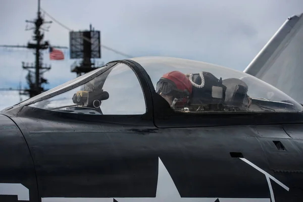 Piloto Militar Exército Dos Eua Pronto Para Decolar Porta Aviões — Fotografia de Stock