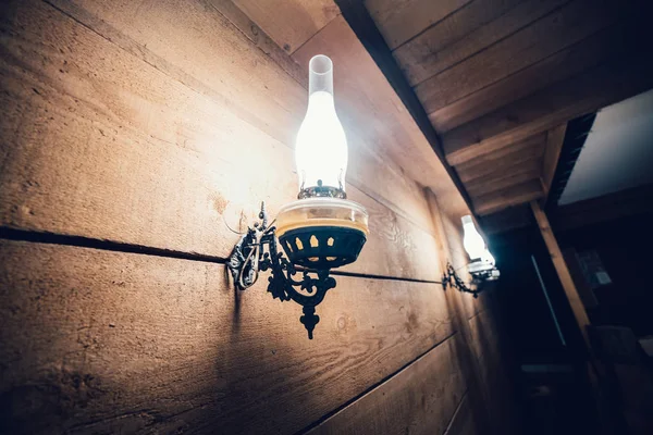 Vieille Lampe Électrique Vintage Sur Mur Bois — Photo