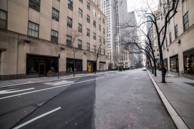 Bomboş Rockefeller Merkezi COVID-19 New York eyaleti tecridi yüzünden kimse yok.
