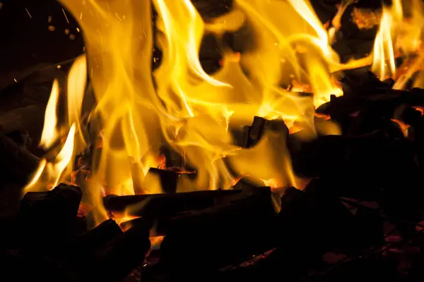 Hot sparking live-coals burning in a barbecue — Stock Photo, Image