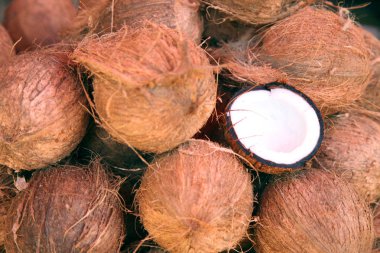 Hindistan cevizi Hindistan gıda pazarında yığını