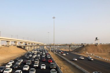  Gün batımında, Suudi Arabistan Cidde çölde yollar