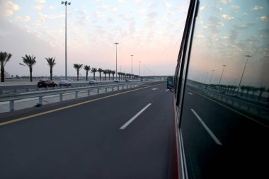 Yaz aylarında Suudi Arabistan yolunda yol gezisi gün batımı