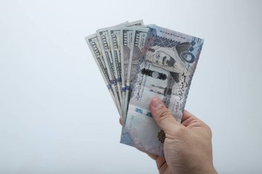 Para hayranı ve ayin meraklıları beyaz ellerde izole edilmiş..