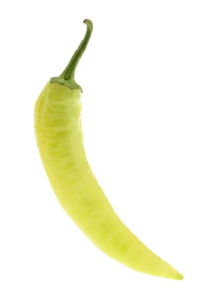 Beyaz arka planda izole edilmiş muz biberi ya da sarı balmumu biber.