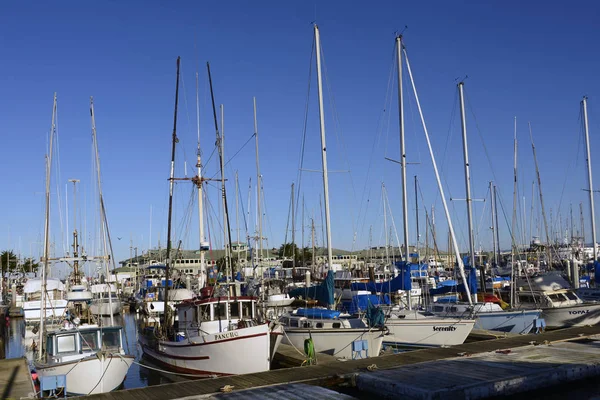 Moss Landing Harbor California Fevereiro 2018 Barcos Atracados Porto Aterragem — Fotografia de Stock