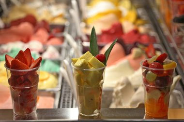 Ferahlık: meyve ve dondurma