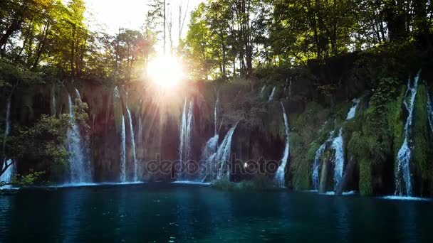 Cascata in Croazia in una giornata di sole — Video Stock