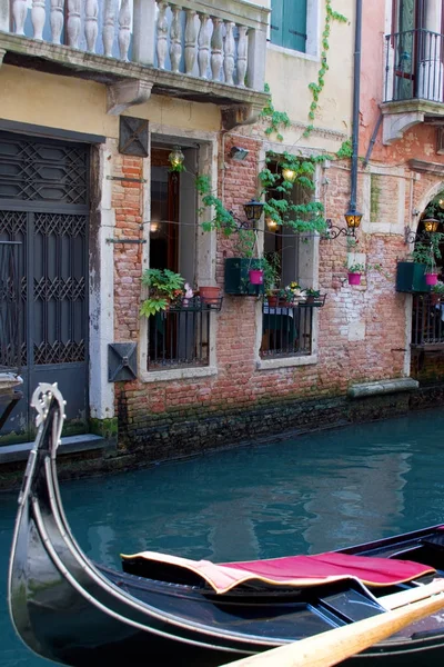 Europe Venice Quiet Canal with Gondola — Stock Photo, Image