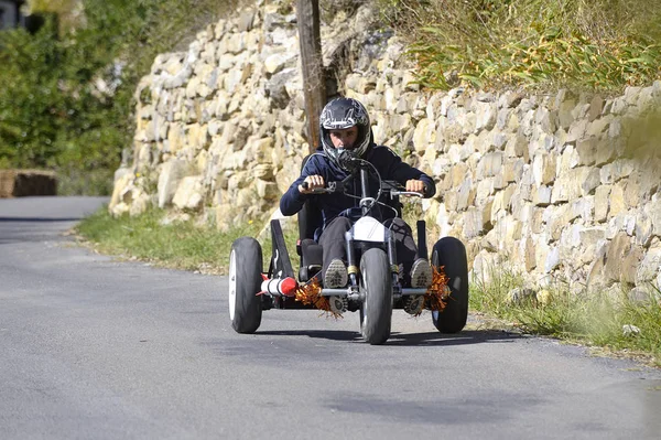 Carrera soapbox organizado en el pueblo de Tornac — Foto de Stock