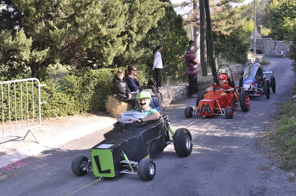 Carrera soapbox organizado en el pueblo de Tornac — Foto de Stock