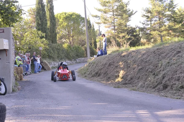 Carrera soapbox organizado en el pueblo de Tornac — Foto de Stock