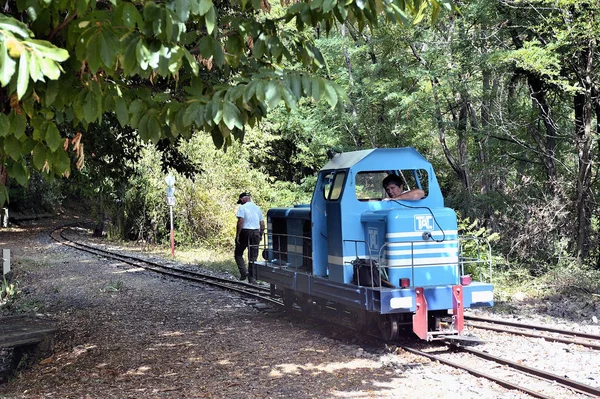 Petit train touristique entre Sainte Cécile d'Andorre et Saint Ju — Photo