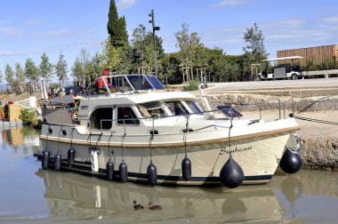 Canal du Midi üzerinde yelken zevk tekne