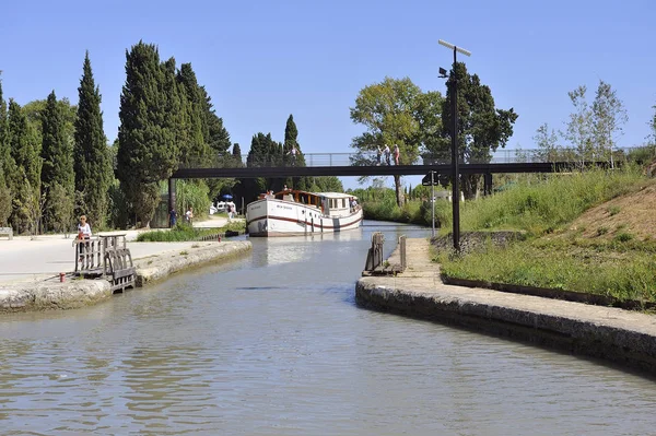 Fonserannes Canal du Midi üzerinde bir kilit — Stok fotoğraf