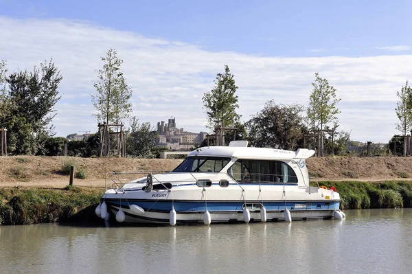 Canal du Midi üzerinde yelken zevk tekne