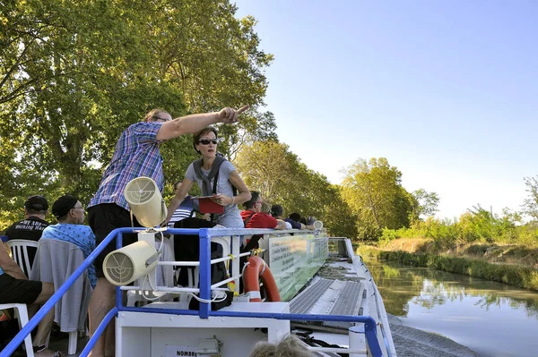 Kryssningsfartyg på Canal du Midi — Stockfoto