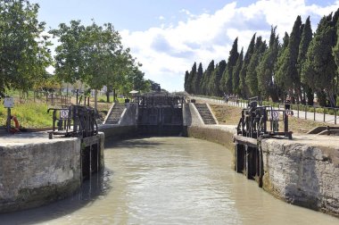 Fonserannes Canal du Midi üzerinde bir kilit