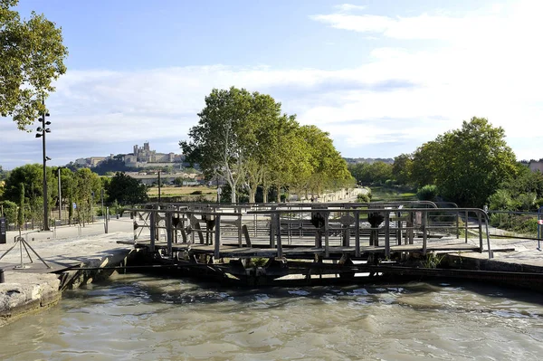 Fonserannes Canal du Midi üzerinde bir kilit — Stok fotoğraf