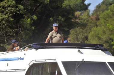 Canal du Midi üzerinde yelken zevk tekne