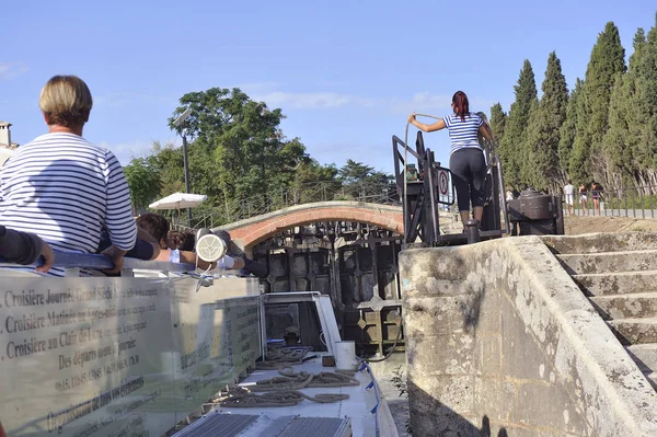 Fonserannes Canal du Midi üzerinde bir kilit geçiş — Stok fotoğraf