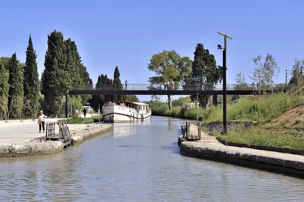 Fonserannes Canal du Midi üzerinde bir kilit — Stok fotoğraf