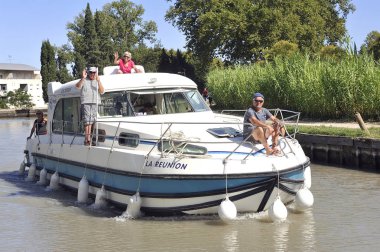 Canal du Midi üzerinde yelken zevk tekne