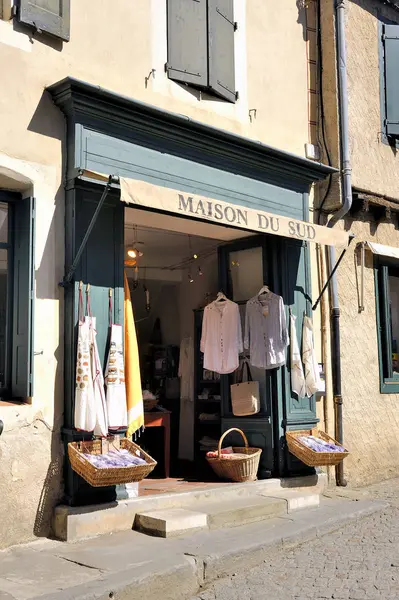 Shop of tourist souvenirs in the fortified city of Carcassonne — Stock Photo, Image