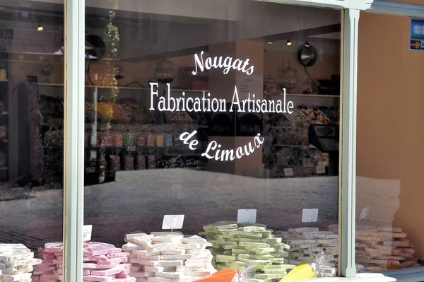 Skyltfönster av nougats i Limoux — Stockfoto
