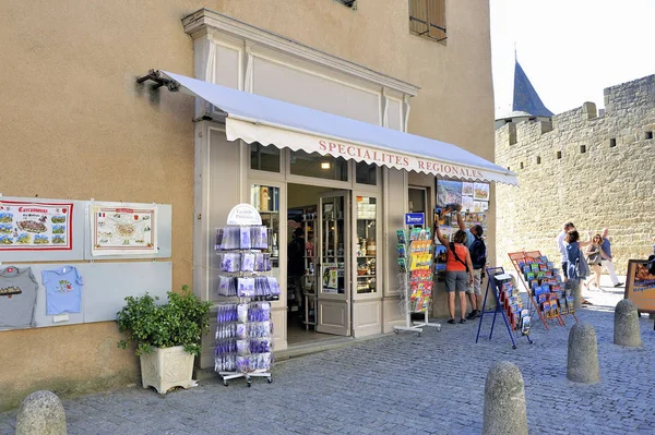 Loja de lembranças turísticas na cidade fortificada de Carcassonne — Fotografia de Stock