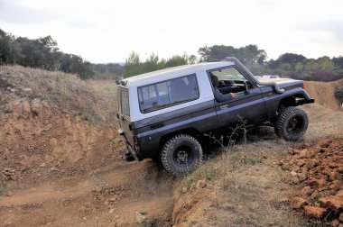 Arabalar büyük Ekskavatör kazma delik kıvılcım