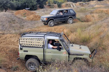 Arabalar büyük Ekskavatör kazma delik kıvılcım