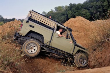 Arabalar büyük Ekskavatör kazma delik kıvılcım