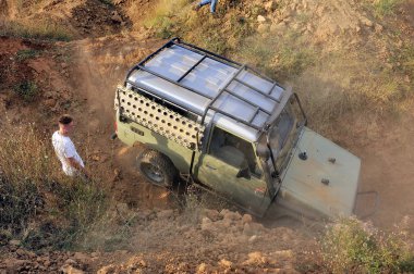 Arabalar büyük Ekskavatör kazma delik kıvılcım