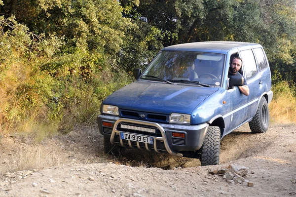 Nissan Terrano in actie — Stockfoto