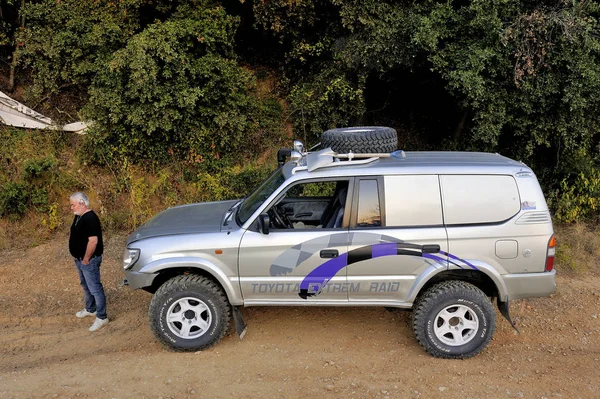 A well-equipped Toyota all-terrain — Stock Photo, Image