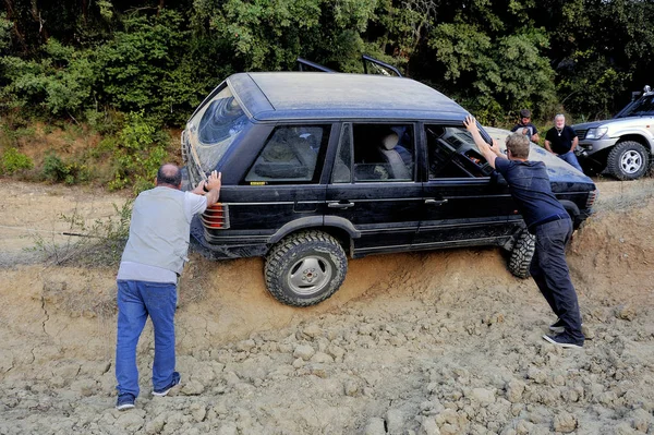 Range Rover в плохом состоянии — стоковое фото
