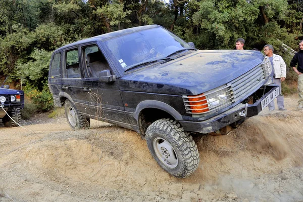 Range Rover ve špatném stavu — Stock fotografie