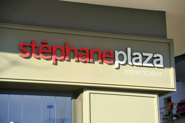 Una delle agenzie immobiliari Stephane Plaza — Foto Stock