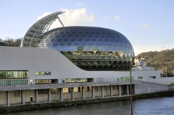 The Seine Musical is a set of buildings devoted to music — Stock Photo, Image